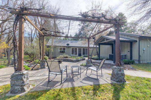 444 Sheraton Drive, Williams, OR 97544