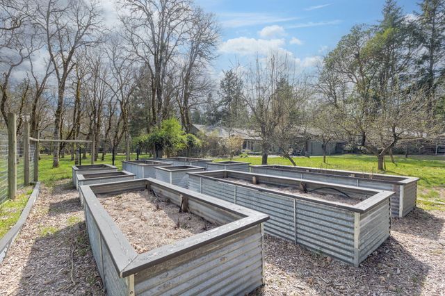 444 Sheraton Drive, Williams, OR 97544