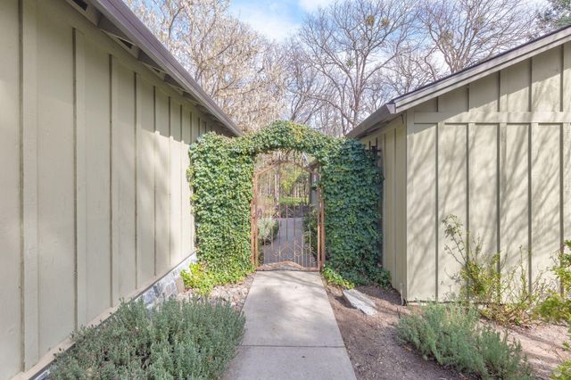 444 Sheraton Drive, Williams, OR 97544