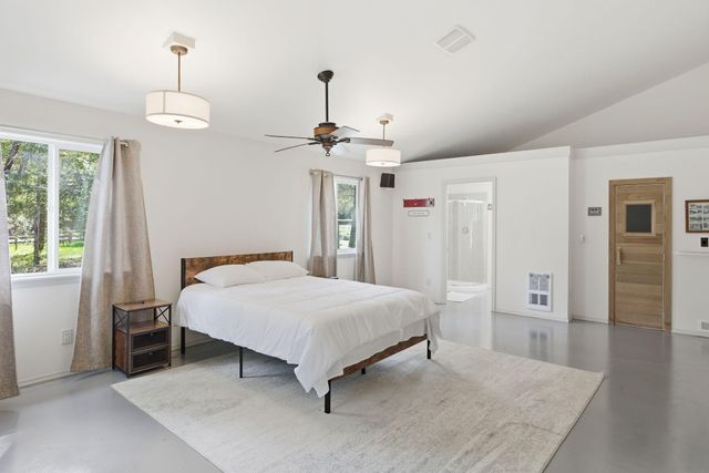 444 Sheraton Drive, Williams, OR 97544