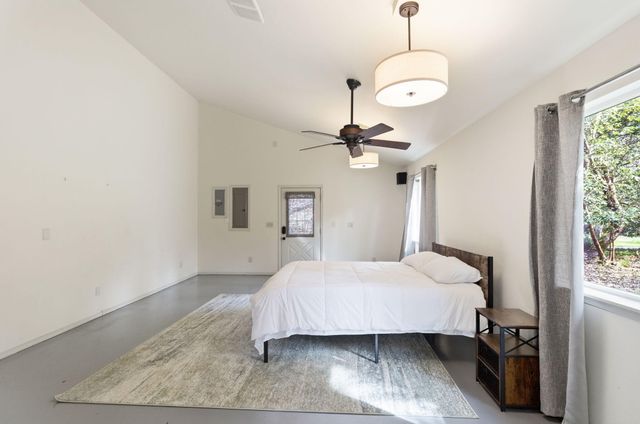 444 Sheraton Drive, Williams, OR 97544