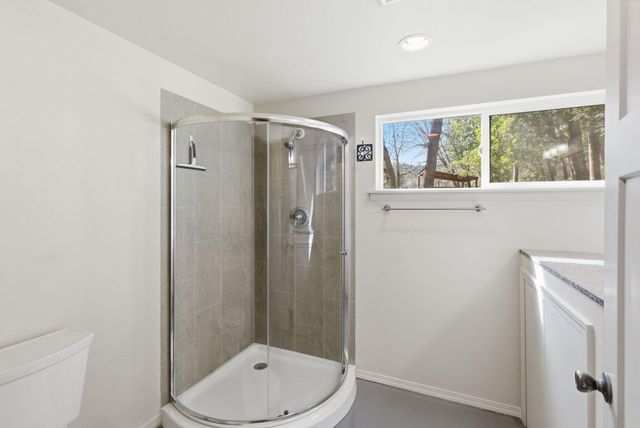 444 Sheraton Drive, Williams, OR 97544