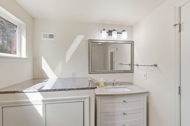 444 Sheraton Drive, Williams, OR 97544