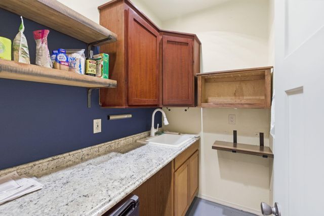 444 Sheraton Drive, Williams, OR 97544