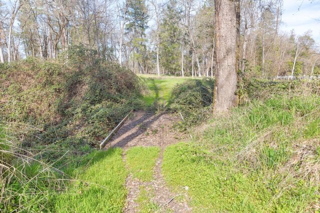 444 Sheraton Drive, Williams, OR 97544