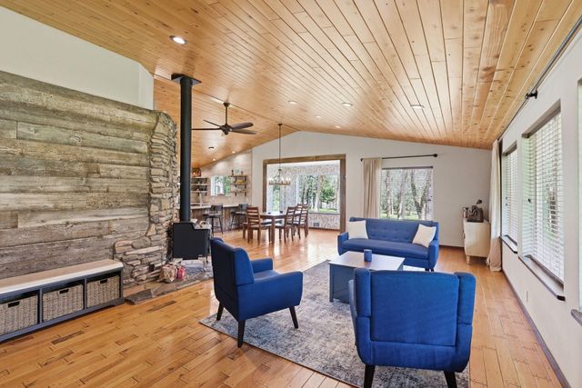 444 Sheraton Drive, Williams, OR 97544