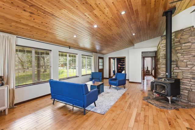 444 Sheraton Drive, Williams, OR 97544