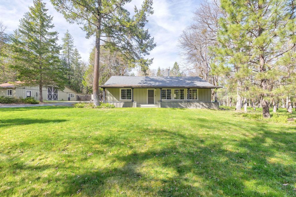 444 Sheraton Drive, Williams, OR 97544