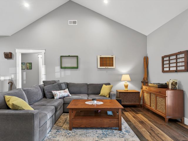 10139 Ashley Ln, Bon Aqua, TN 37025