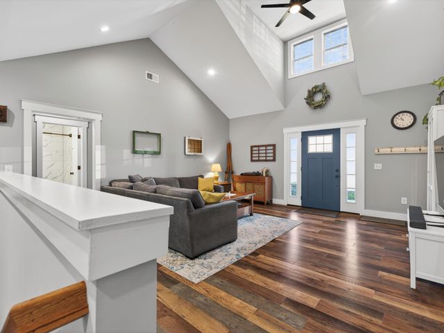 10139 Ashley Ln, Bon Aqua, TN 37025