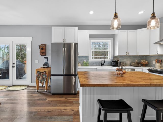 10139 Ashley Ln, Bon Aqua, TN 37025