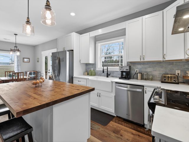 10139 Ashley Ln, Bon Aqua, TN 37025