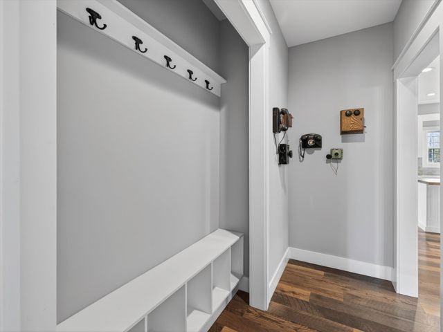 10139 Ashley Ln, Bon Aqua, TN 37025