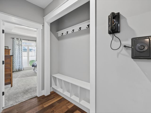 10139 Ashley Ln, Bon Aqua, TN 37025