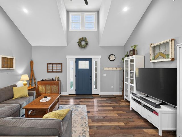 10139 Ashley Ln, Bon Aqua, TN 37025