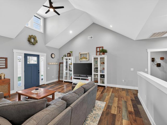 10139 Ashley Ln, Bon Aqua, TN 37025