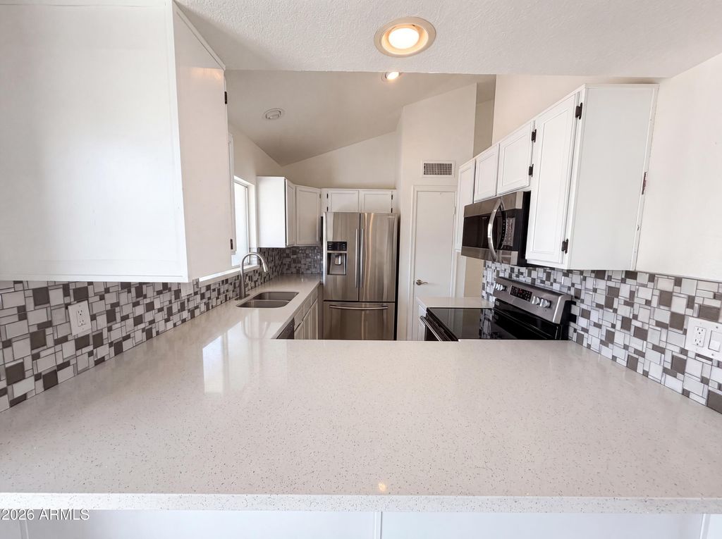 6915 W CHERRY HILLS Drive, Peoria, AZ 85345 — photo 2