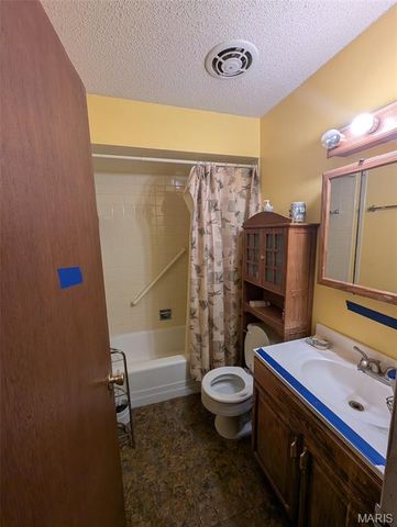 1315 Hendrick Drive, St Louis, MO 63135