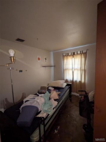 1315 Hendrick Drive, St Louis, MO 63135