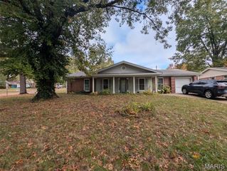 1315 Hendrick Drive, St Louis, MO 63135