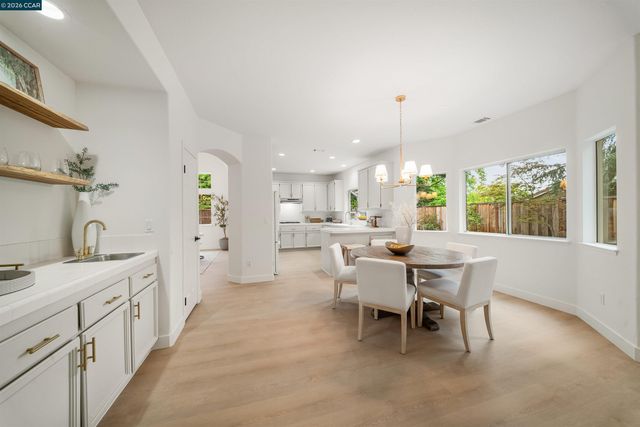 636 Dunhill Dr, Danville, CA 94506