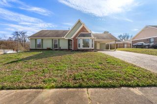 409 LITTLE OAK LN, Collierville, TN 38017
