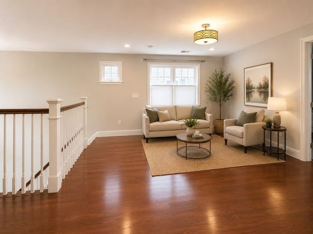 127 Oxbow Rd, Framingham, MA 01701