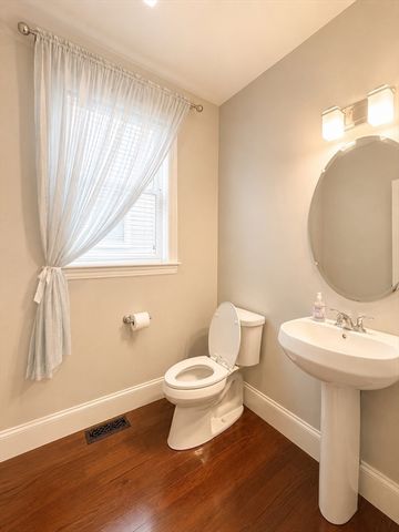 127 Oxbow Rd, Framingham, MA 01701