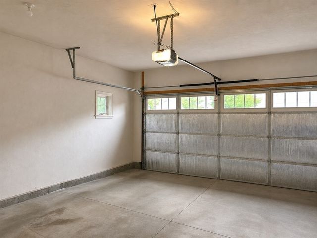 127 Oxbow Rd, Framingham, MA 01701