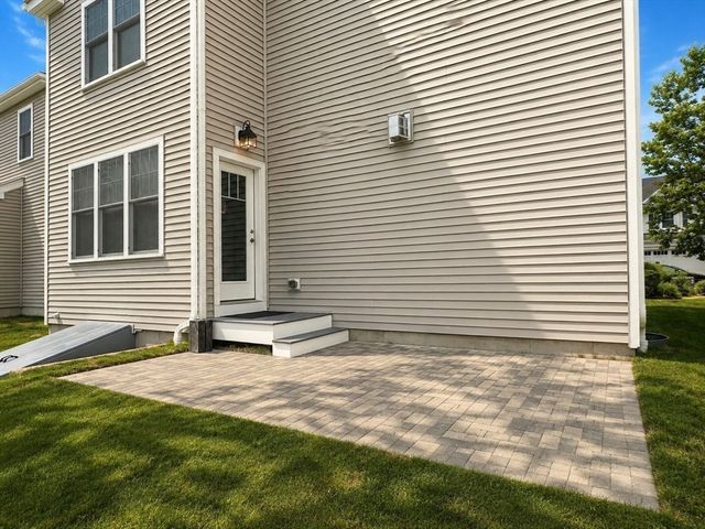 127 Oxbow Rd, Framingham, MA 01701