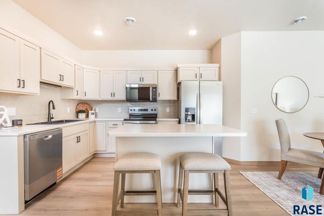 8013 E Tencate Pl Place, Sioux Falls, SD 57110