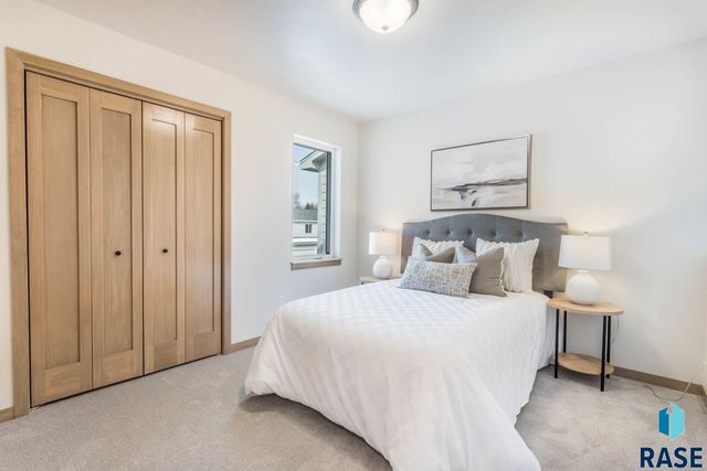 8013 E Tencate Pl Place, Sioux Falls, SD 57110