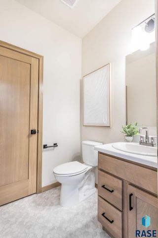 8013 E Tencate Pl Place, Sioux Falls, SD 57110