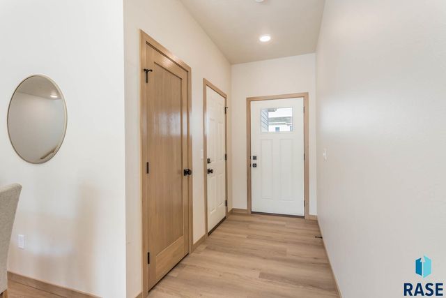 8013 E Tencate Pl Place, Sioux Falls, SD 57110