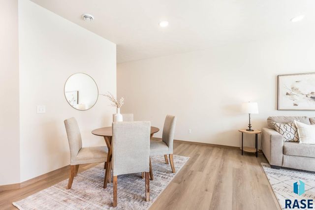 8013 E Tencate Pl Place, Sioux Falls, SD 57110