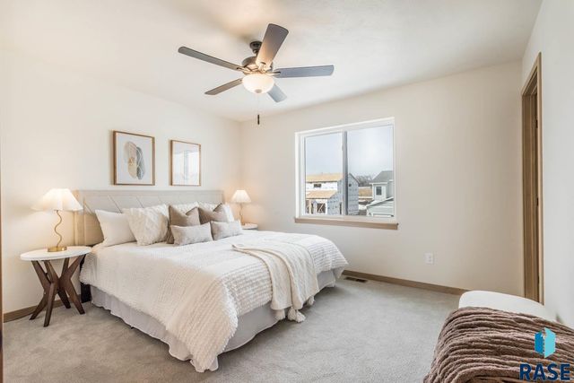 8013 E Tencate Pl Place, Sioux Falls, SD 57110