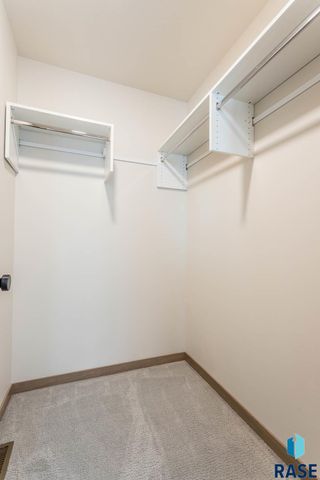 8013 E Tencate Pl Place, Sioux Falls, SD 57110