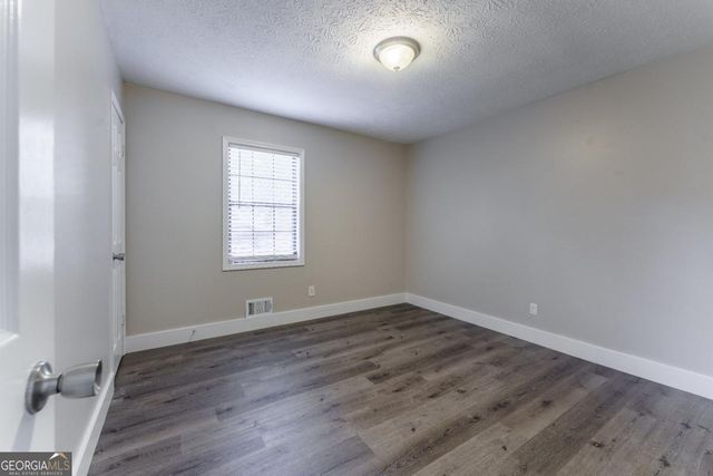 5700 Tracy Drive SE, Mableton, GA 30126