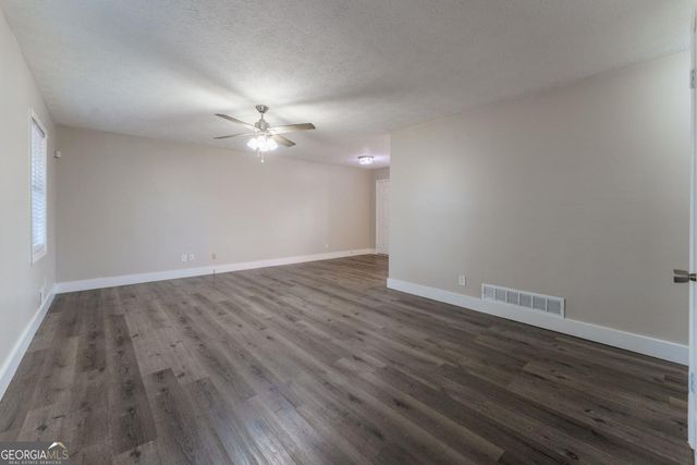 5700 Tracy Drive SE, Mableton, GA 30126