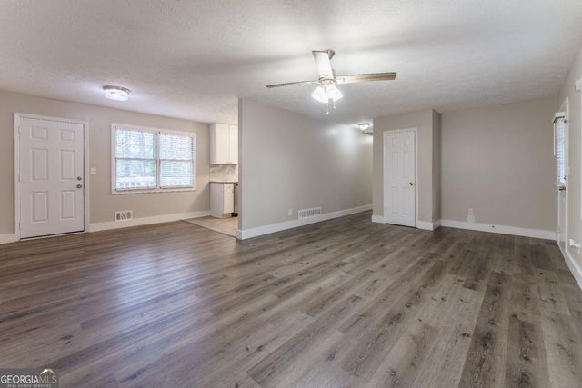 5700 Tracy Drive SE, Mableton, GA 30126