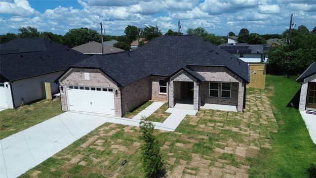306 Backlash Drive, Gun Barrel City, TX 75156