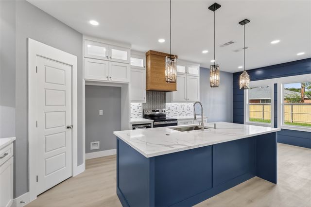306 Backlash Drive, Gun Barrel City, TX 75156