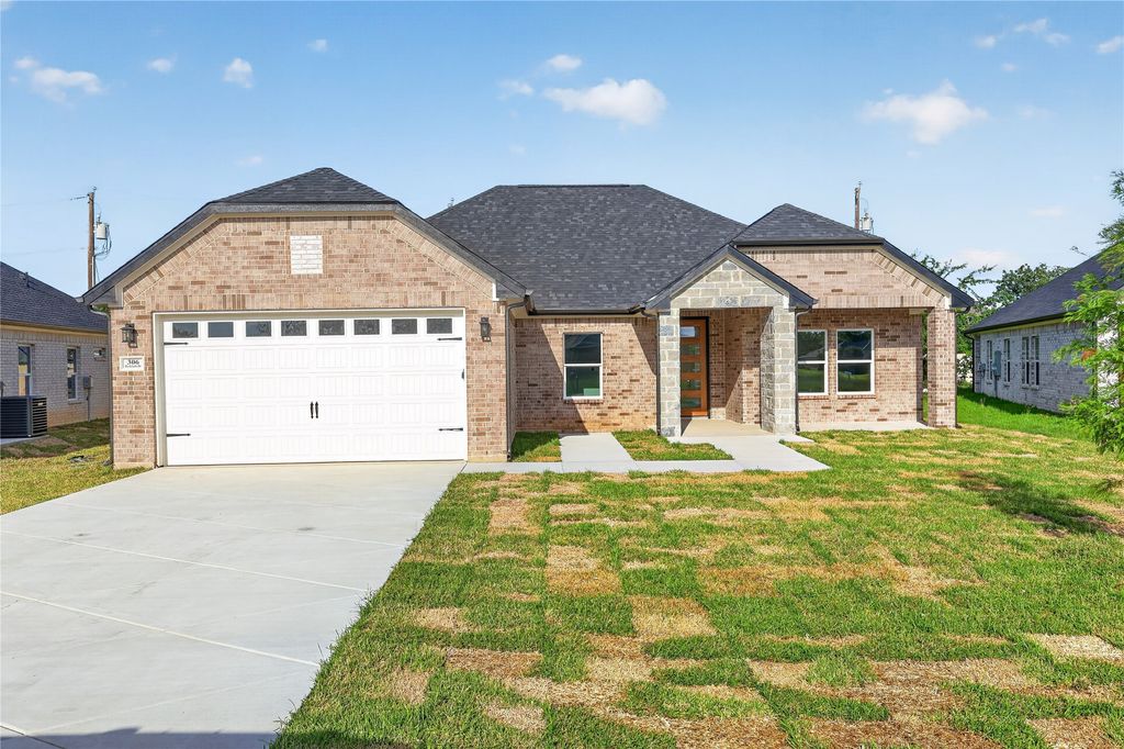 306 Backlash Drive, Gun Barrel City, TX 75156