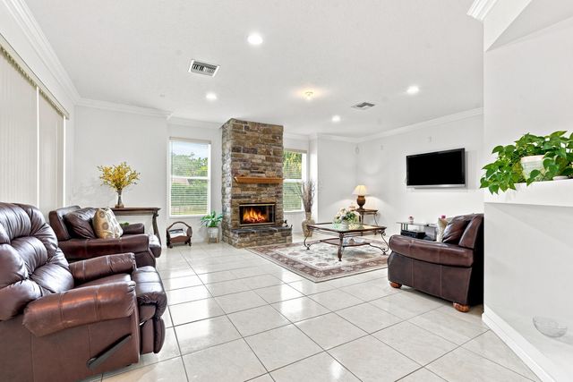 13882 43rd Road N, Royal Palm Beach, FL 33411