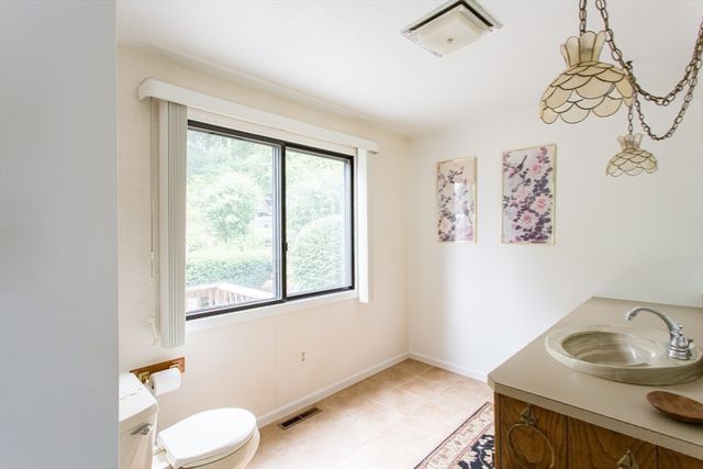 21-22 Beach Drive, West Brookfield, MA 01585