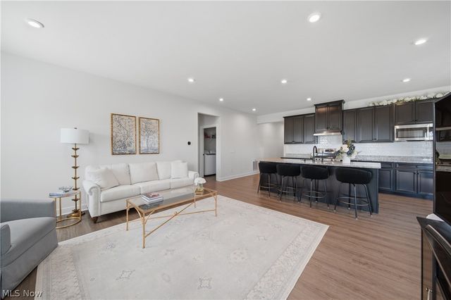 6877 Harrington Court Avenue NE, Canton, OH 44721
