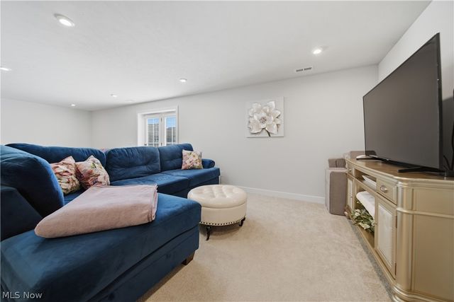 6877 Harrington Court Avenue NE, Canton, OH 44721