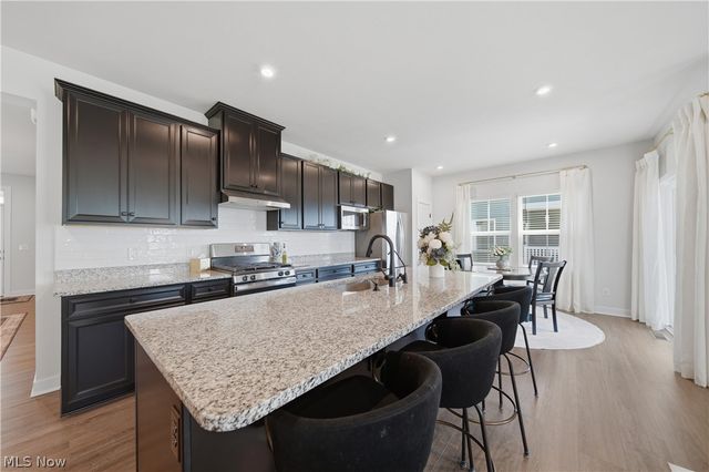 6877 Harrington Court Avenue NE, Canton, OH 44721