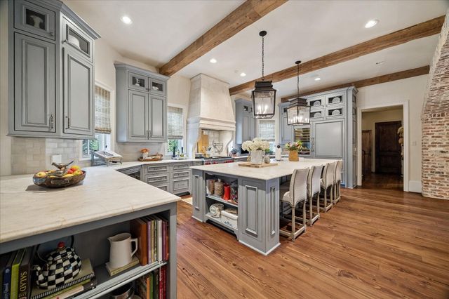 724 W Friar Tuck Lane, Houston, TX 77024