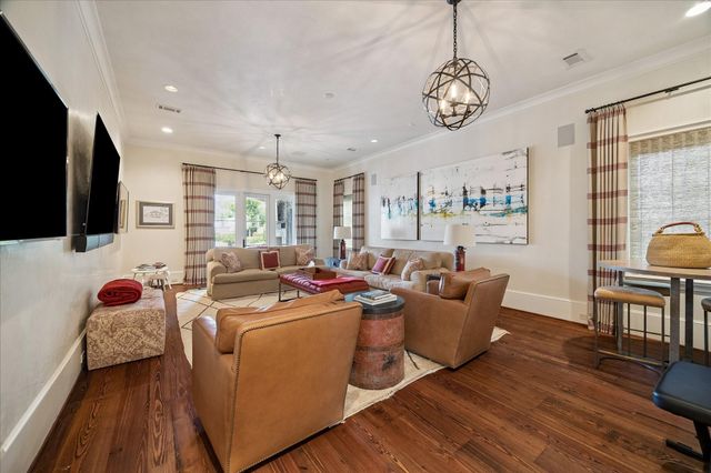 724 W Friar Tuck Lane, Houston, TX 77024